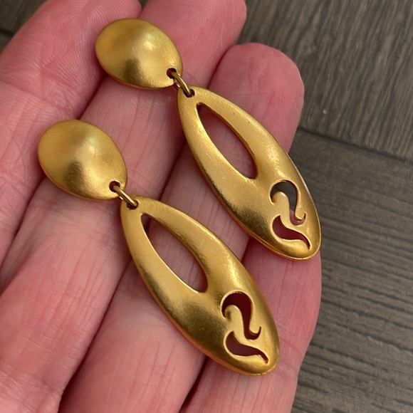 Vintage Matte Gold-tone Dangle Drop Earrings - Picture 9 of 10